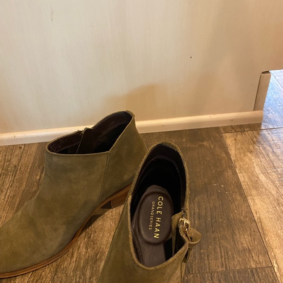 Cole Haan size 8 booties, green - Picture 4 of 4